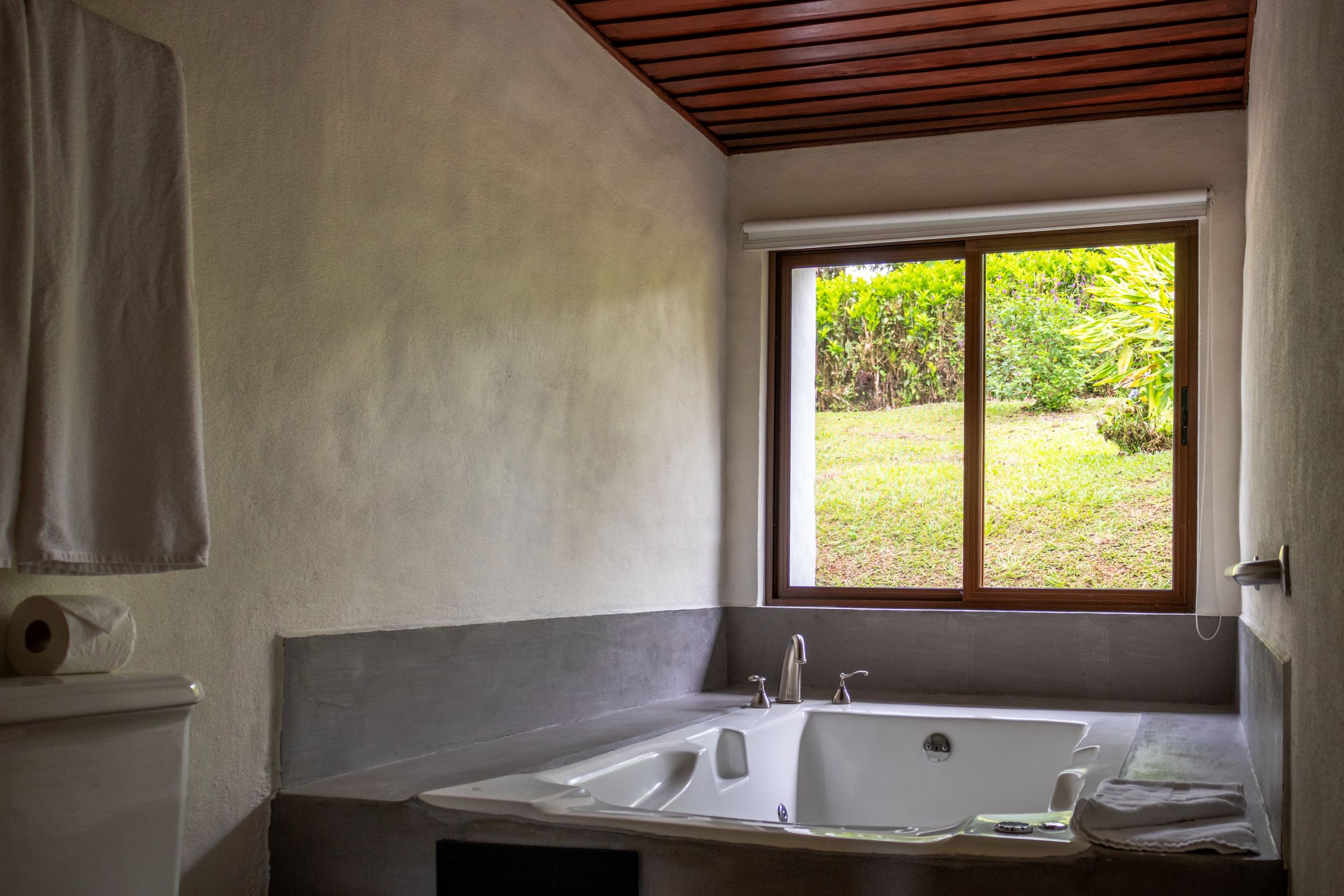 Silencio Bathtub